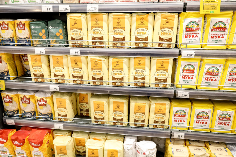    Не каждый догадается искать в таких упаковках деньги. Фото: Elena Mayorova/Global Look Press