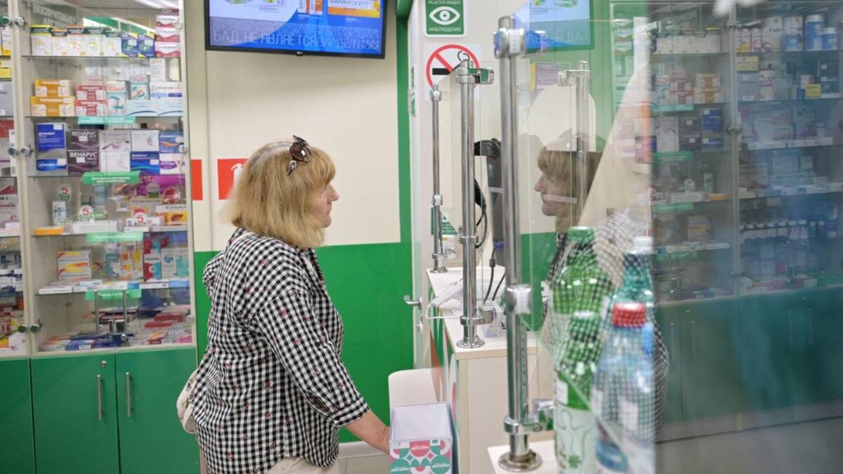    Некоторые жители столицы временно лишились возможности приобретать лекарства в ближайших к дому аптеках / Фото: Алексей Никольский / РИА Новости