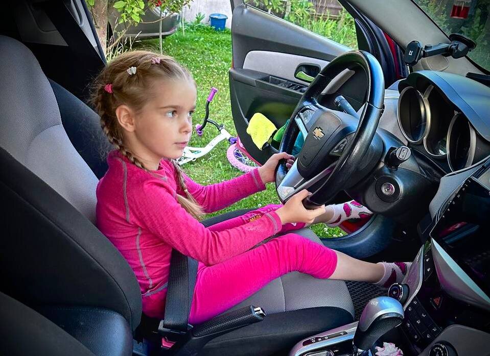 Новый закон о детских креслах, новые требования к перевозке детей в машине. Что меняется и какие штрафы грозят. На фото - Лиза Лапшина. Фотограф: Нина Дементьева

