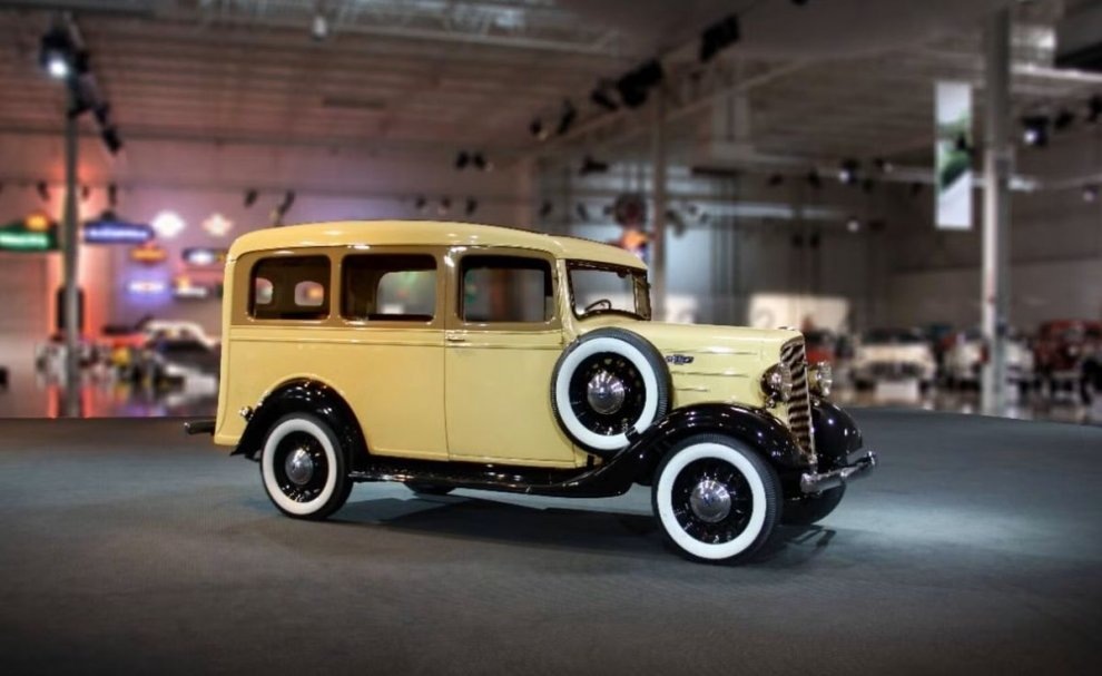 Chevrolet Suburban 1936 года