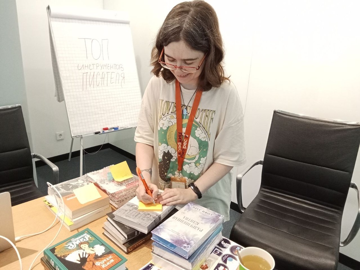 Процесс подготовки и часть книжных подарков