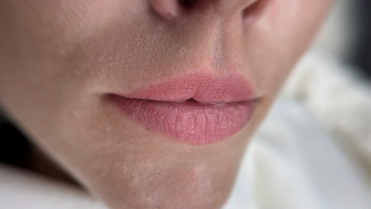 Губки до процедуры. 4 года назад перманент уже был сделан, но цвет сошел