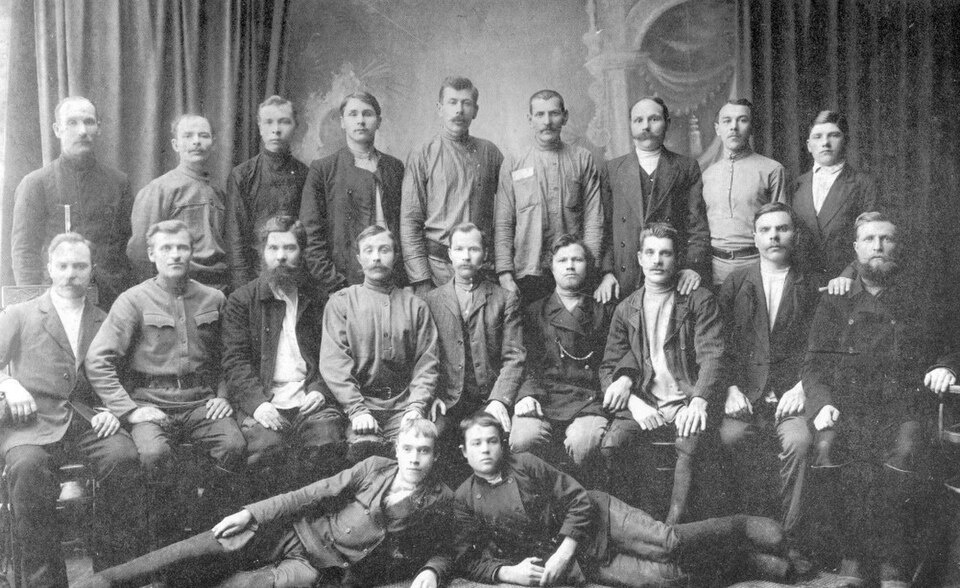 Группа рабочих Самарского завода взрывчатых веществ. 1916 год