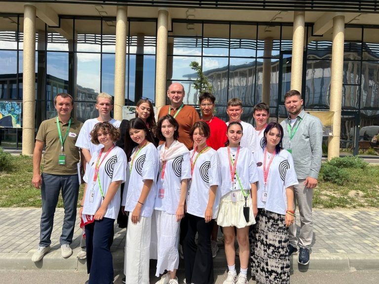    Солнцев поддержал инициативы молодых оренбуржцев на «Тавриде.АРТ» Оренбуржье