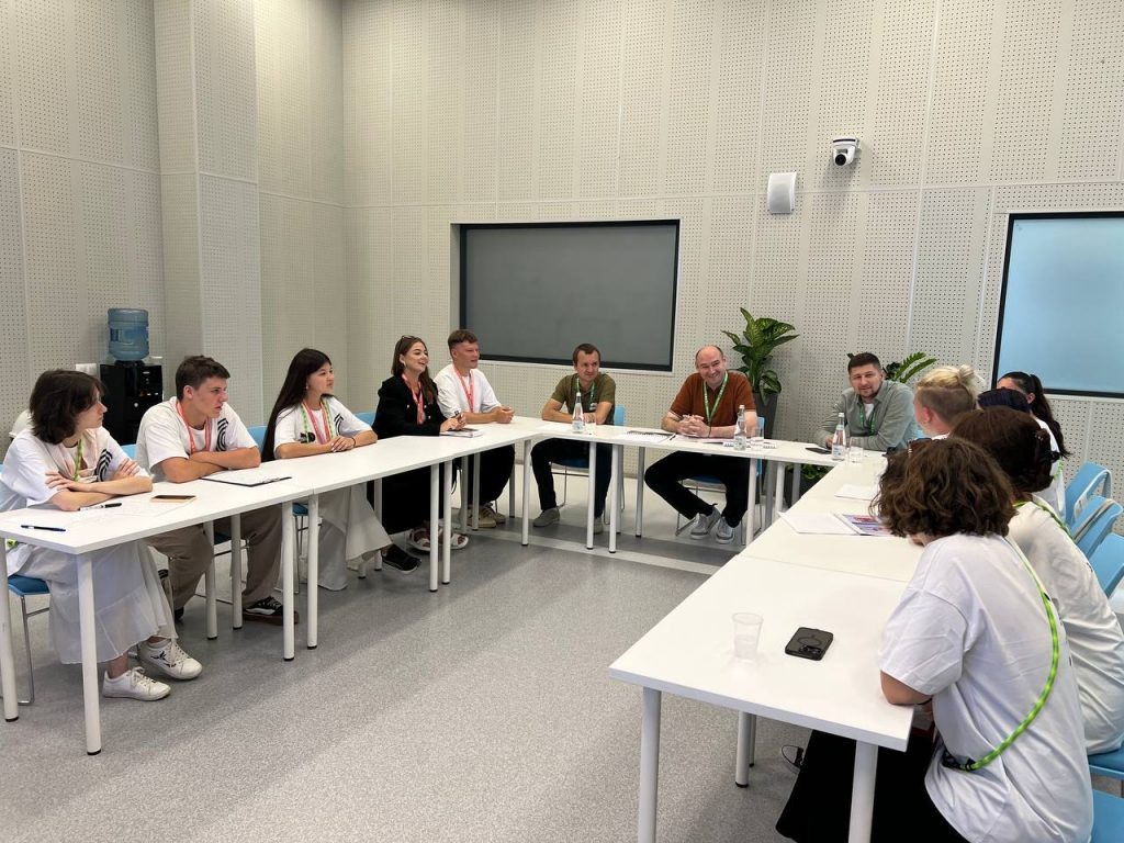    Солнцев поддержал инициативы молодых оренбуржцев на «Тавриде.АРТ» Оренбуржье