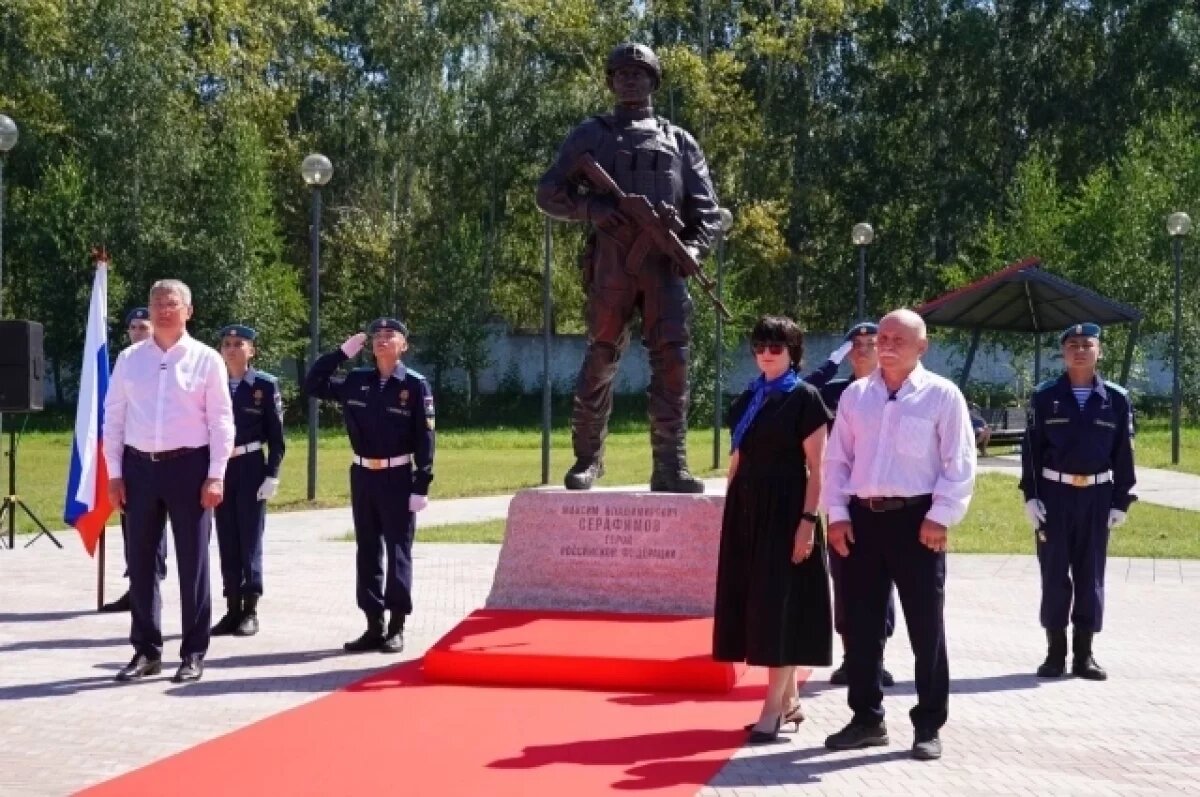    В парке «Патриот» открыли памятник Герою России Максиму Серафимову