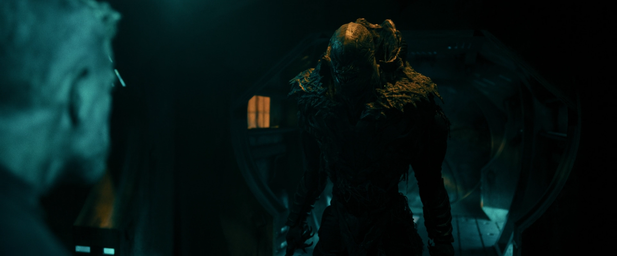 Реальные чуваки в костюмах, как в старых добрых VHS-фильмах