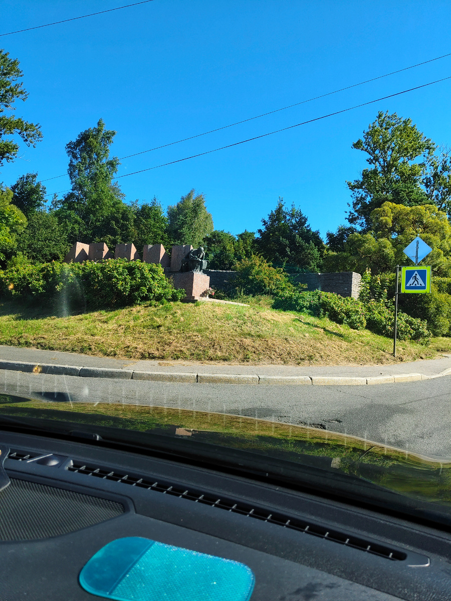 зеленое в кадре - это силиконовый липкий коврик. полезное