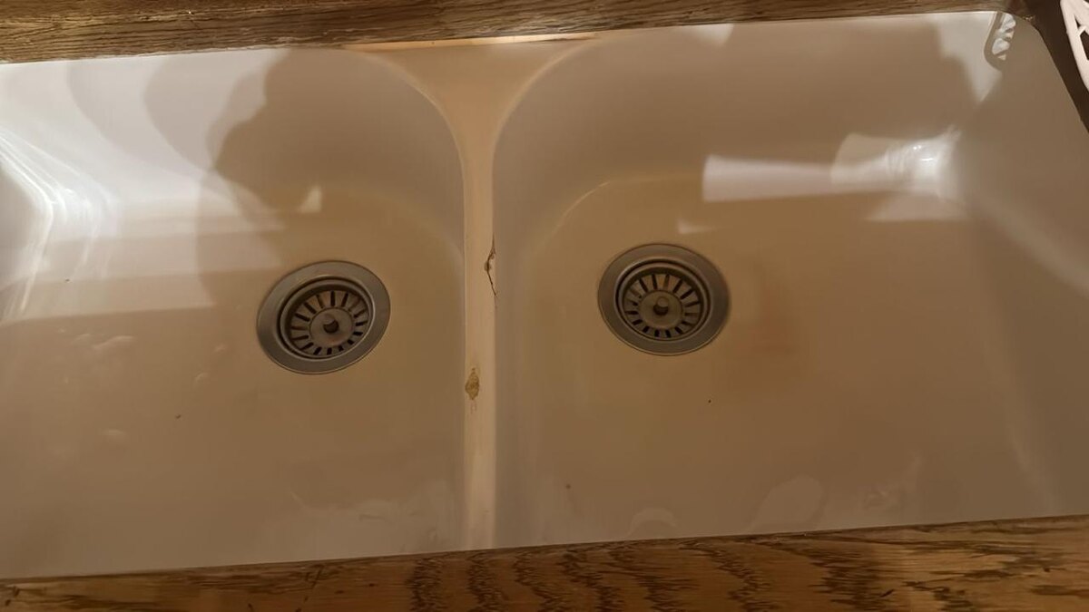 трещины и сколы - наиболее частые повреждения керамических раковин