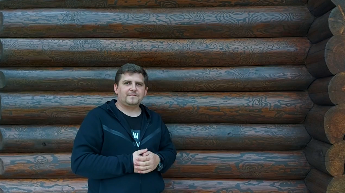 Фото покрашенного сруба перед утеплением по технологии Тёплый шов