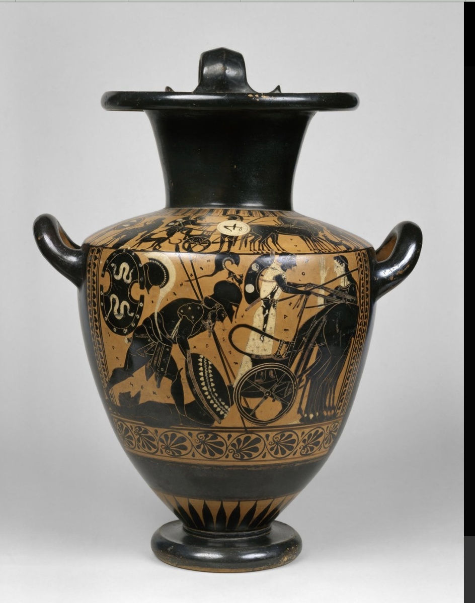 Мастер Антиопы (автор). Гидрия чернофигурная: Колесница с привязанным телом Гектора и Ахилл. Древняя Греция, Аттика. 510-е годы до н.э. Глина, роспись. Высота 49 см. Государственный Эрмитаж, Санкт-Петербург. 