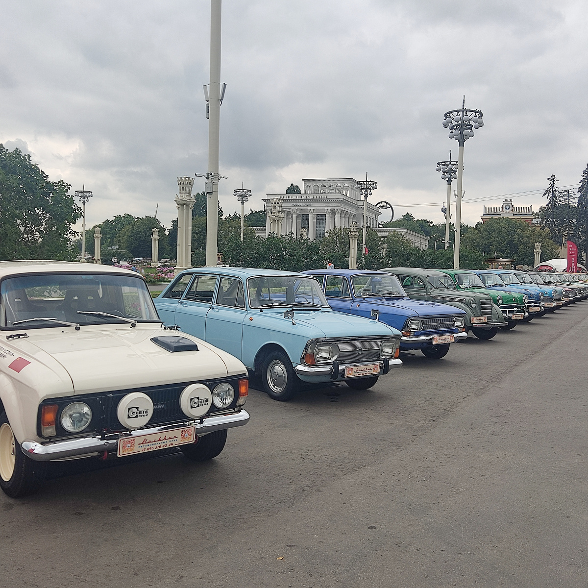 Выставка Москвичей на ВДНХ