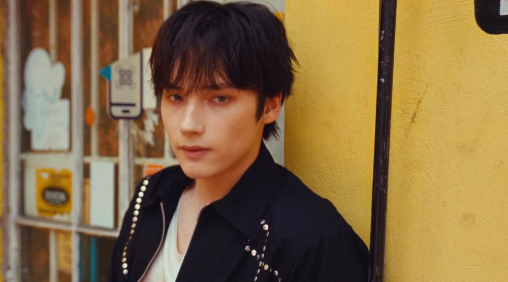     Кадр из клипа «Dance With You»