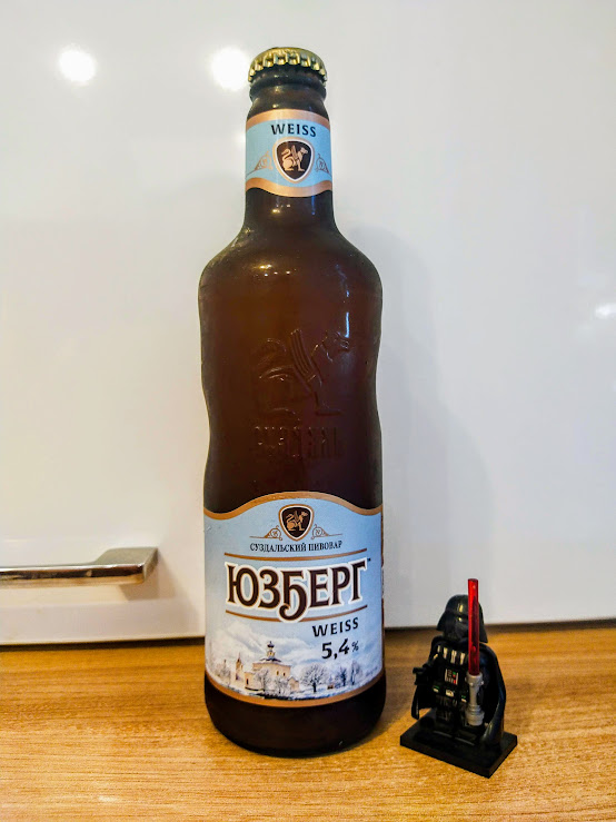 Все та же приятная фигуристая бутылка и этикетка с видами Суздаля.