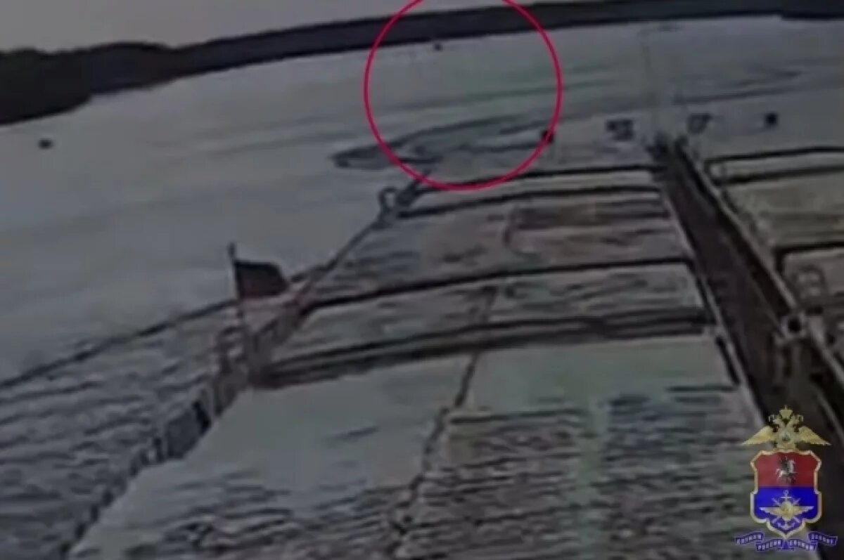    Появились подробности столкновения катера с баржей под Калязином