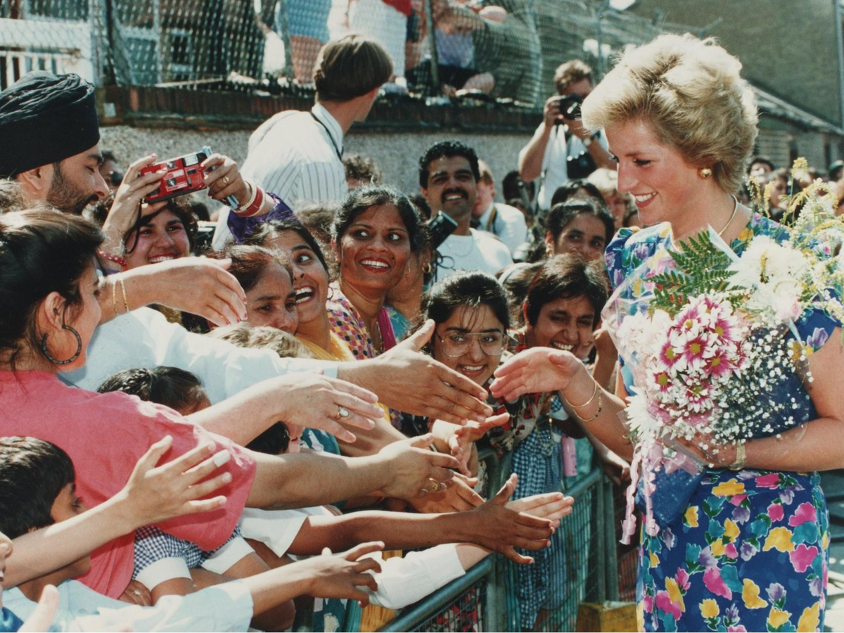 Королева людских сердец, но также и королева моды, леди Диана стала иконой стиля
