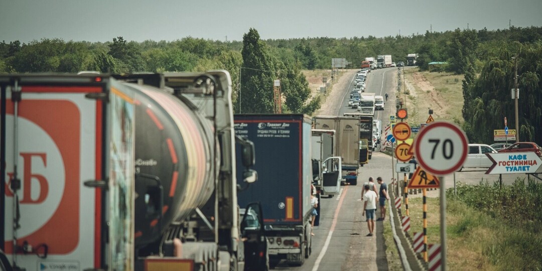 «Жуткая авария!»: пробка в 25 км сковала движение на М-4 под Ростовом из-за ДТП