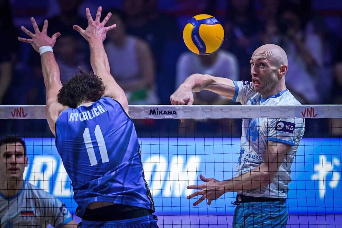    Жига Штерн в атаке