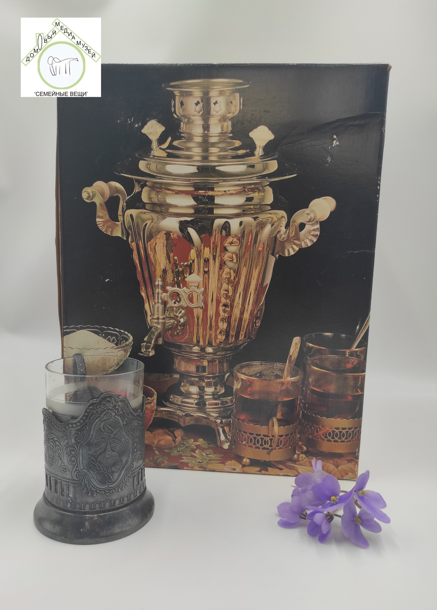 Подстаканник серии "Космос". Вт.пол. ХХ в. Пр-во: Кольчугино. Автор дизайна неизвестен.  Моя фото-фантазия)