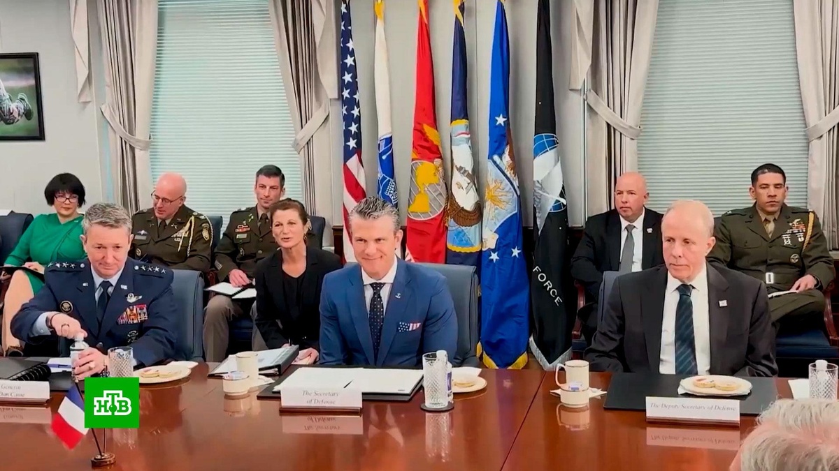    NYT: шеф Пентагона отправлял данные об ударах по Йемену в чат с женой и братом