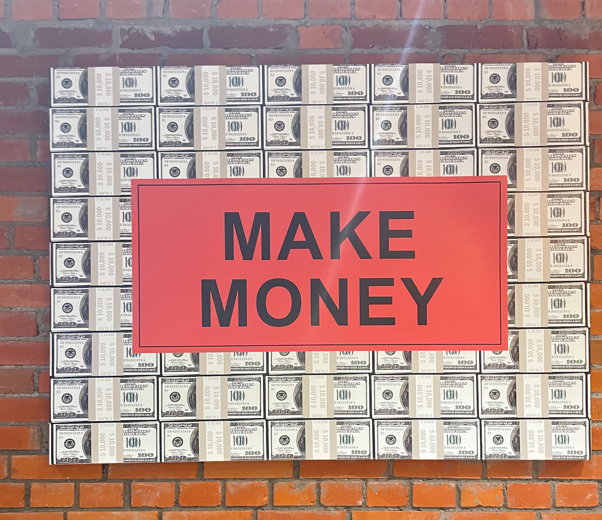  Фото из офиса компании по продаже майнинг оборудования и хостинга