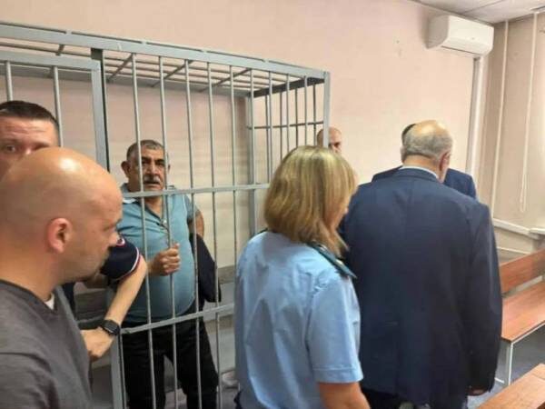  В конце июня в Екатеринбурге была задержана большая группа азербайджанской диаспоры по делу о создании этнической ОПГ. Фото из открытых источников сети Интернета (Яндекс - картинки)