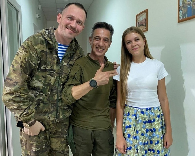     Курянка Василиса Авилова выступила для бойцов СВО