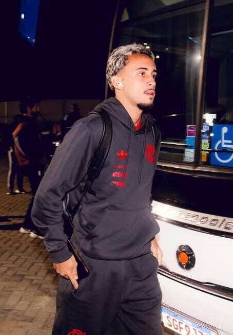    Гонсалвеш, который интересен ЦСКА, привлекает внимание двух клубов из-за границы