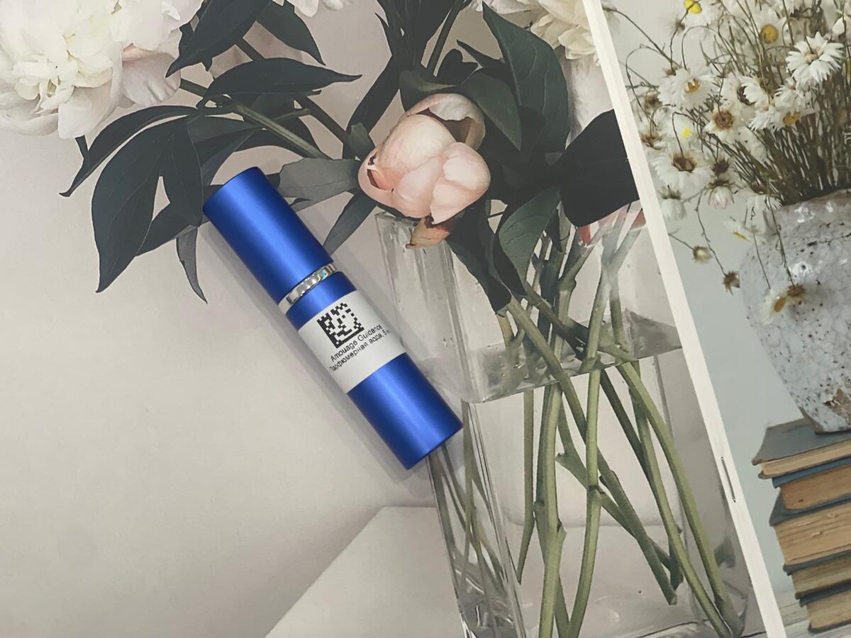 Guidance Amouage — это аромат для мужчин и женщин, он принадлежит к группе цветочные фруктовые. Это новое издание: Guidance выпущен в 2023 году. Парфюмер: Quentin Bisch. Верхние ноты: Груша, Лесной орех и Олибанум; средние ноты: Османтус, Роза, Шафран и Жасмин Самбак; базовые ноты: Сандал, Ваниль, Akigalawood, Серая амбра и Лабданум.