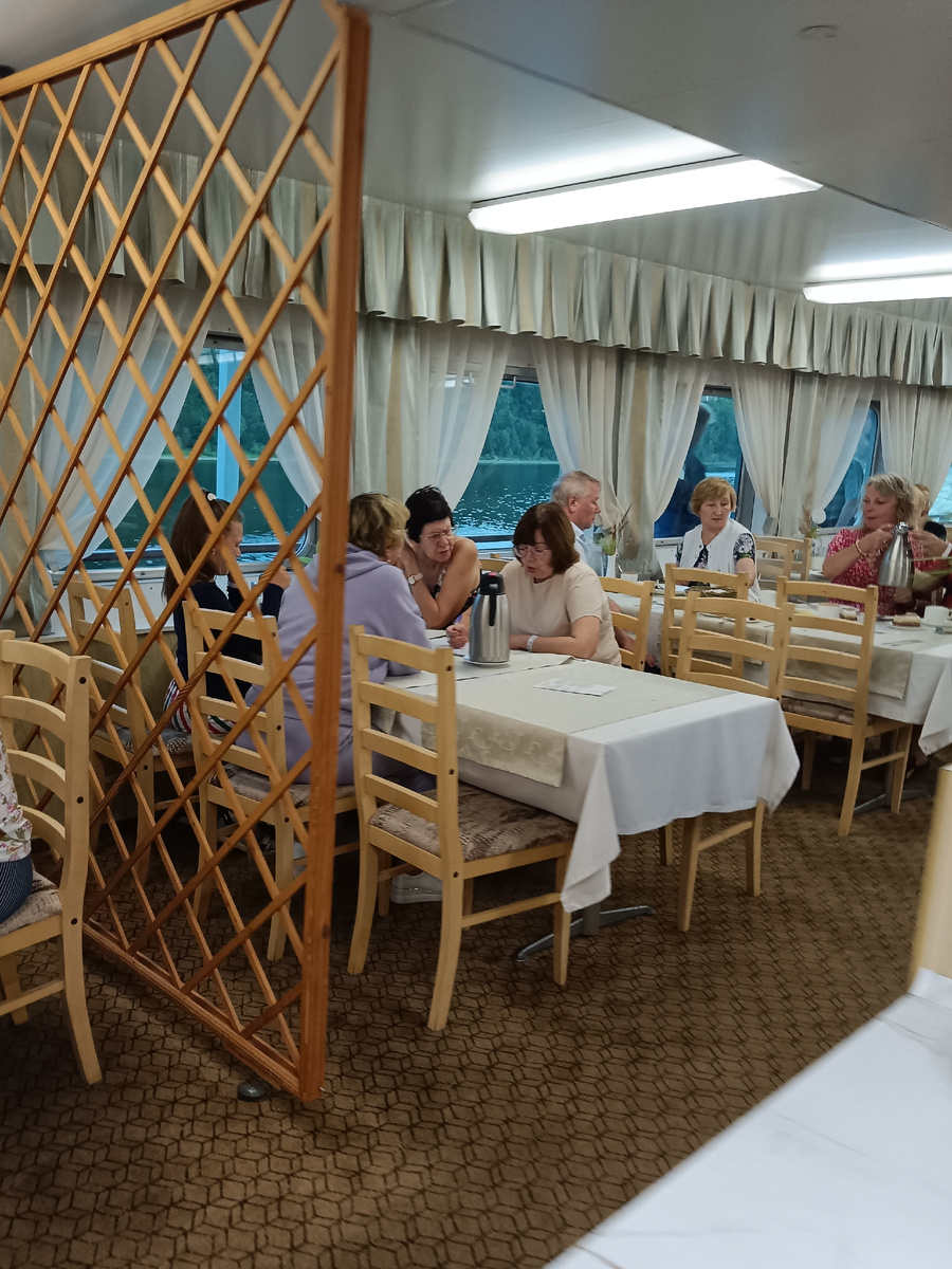 Столики в ресторане