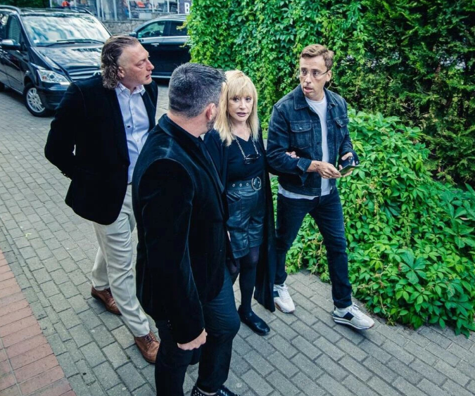 С благоверным