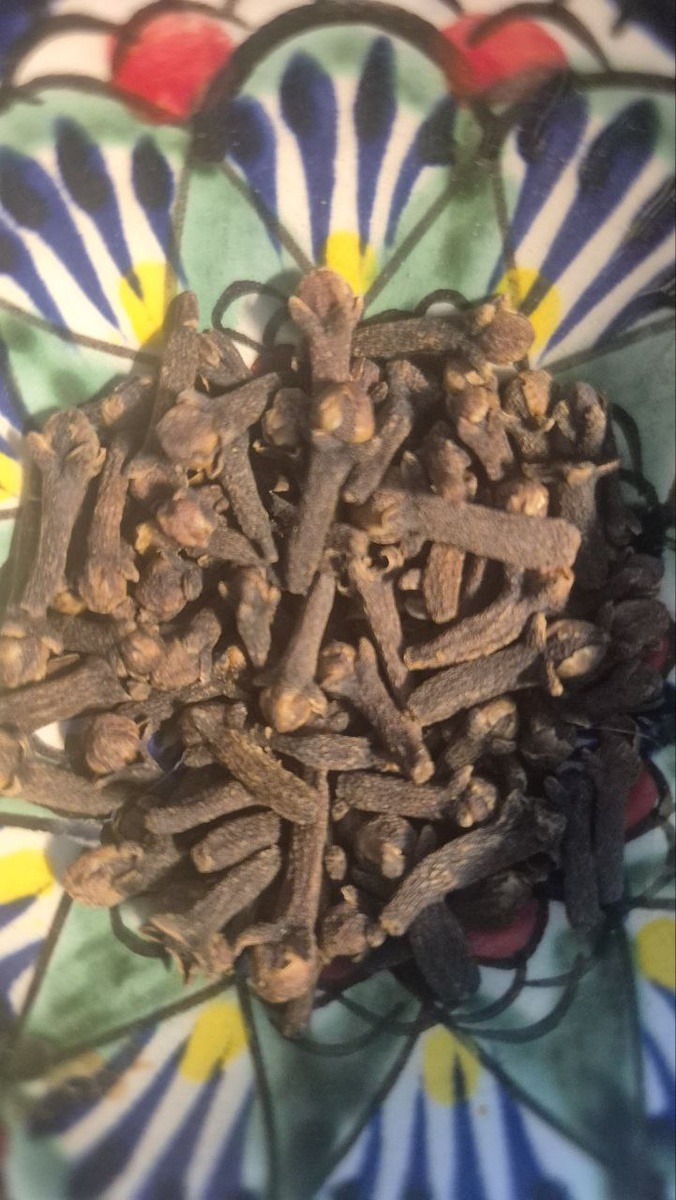 Как жевание гвоздики помогает победить тягу к сладкому?