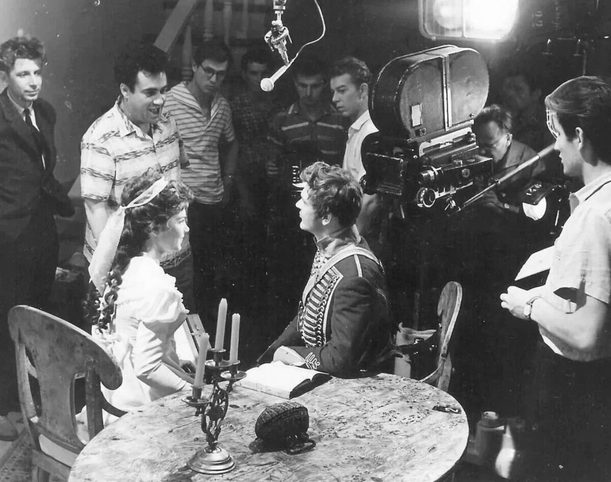 На съемках фильма "Гусарская баллада"