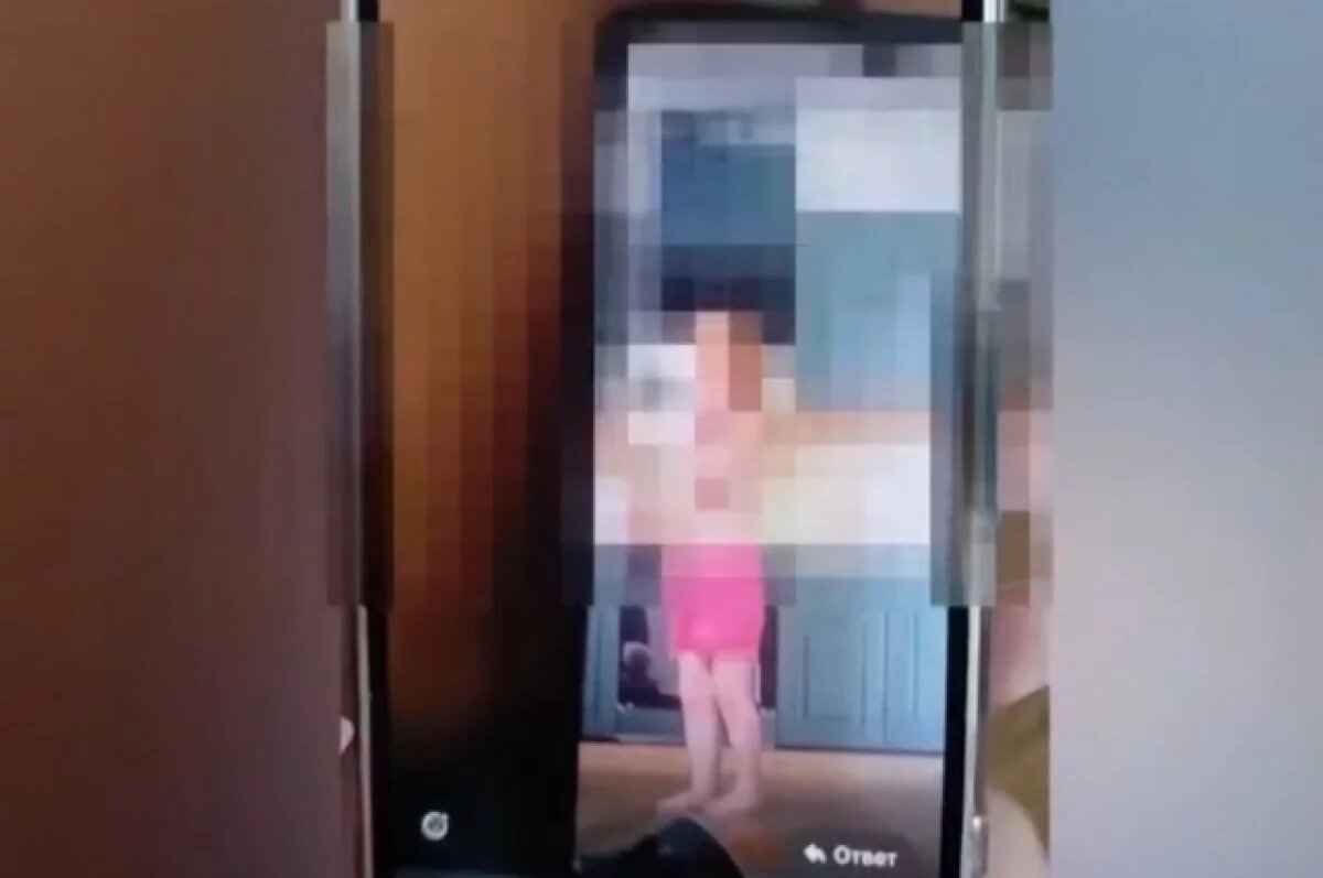    В Тюмени арестовали женщину, заставлявшую ребенка есть с пола