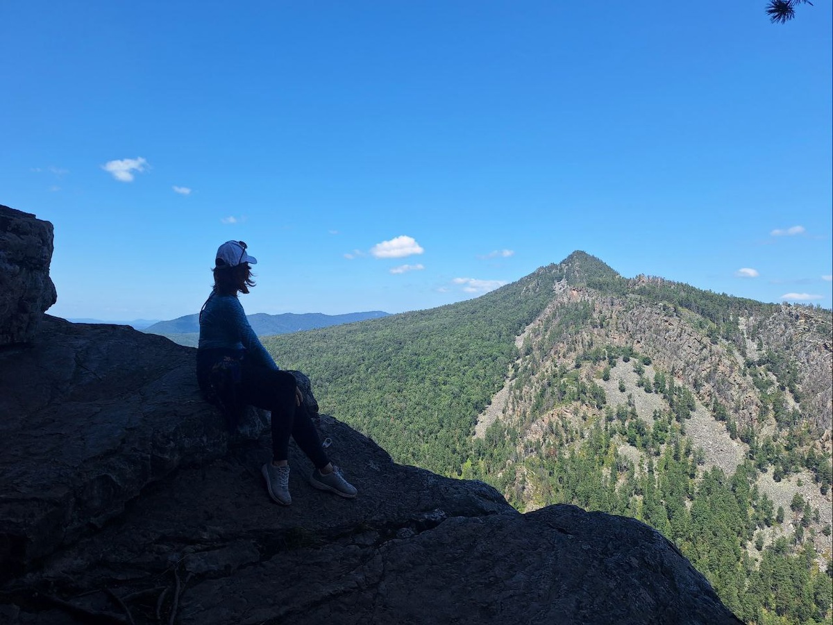 Миром может править только ЛЮБОВЬ. Остальное пропасть, от слова пропАсть.