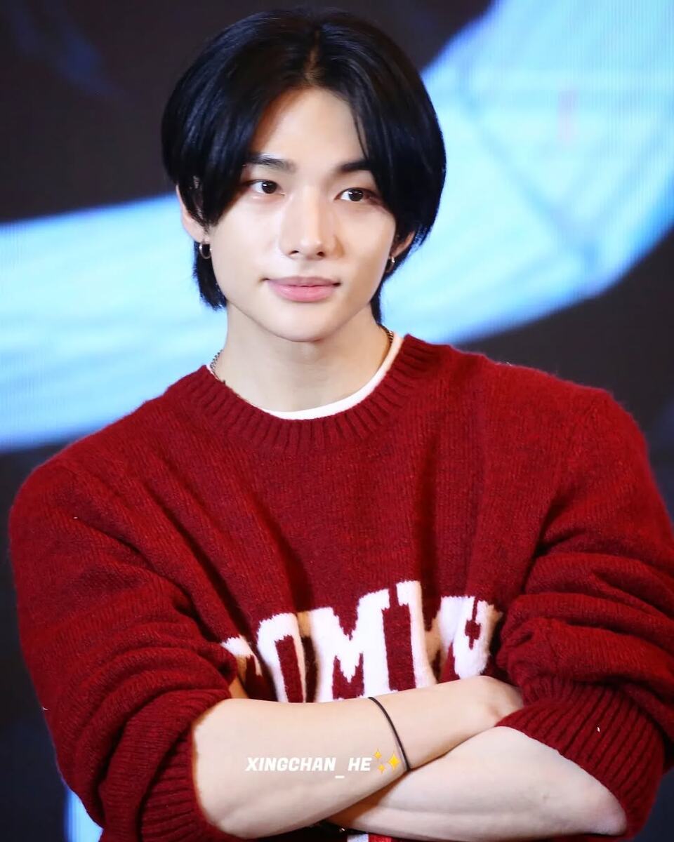 Хенджин один из немногих айдолов , кто постоянно общается с поклонниками через Fans и bubble 