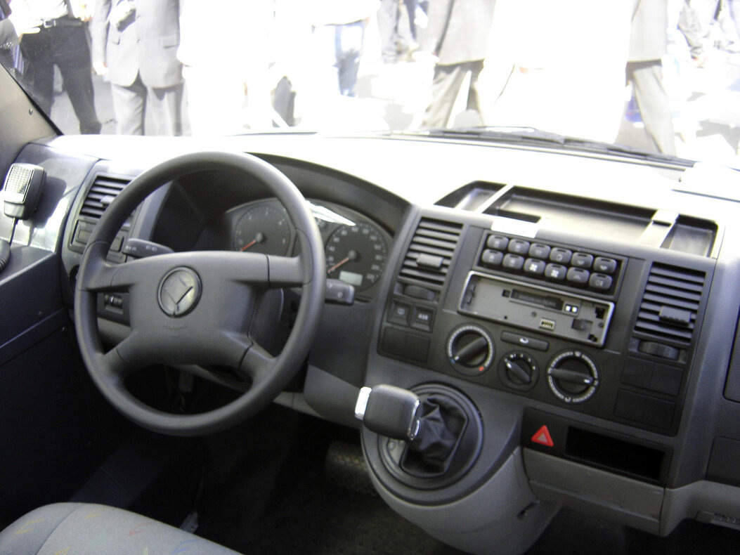 Приборная панель. Фото с сайта fotobus.msk.ru под авторством Alex25