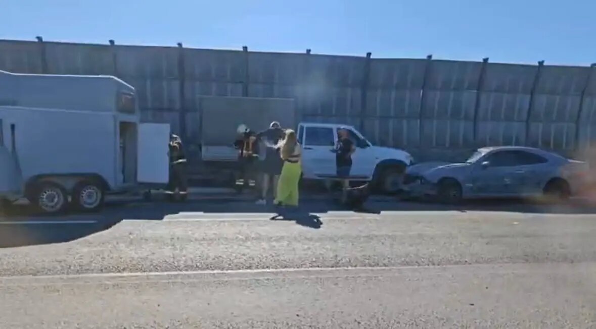    Фото: скриншот из видео телеграм-канала Мегаполис | ДТП и ЧП | Санкт-Петербург | Питер / Телеграм