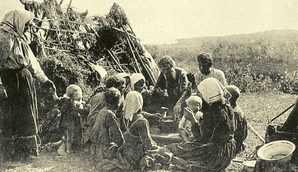 Обед крестьян в поле Фото из открытого доступа