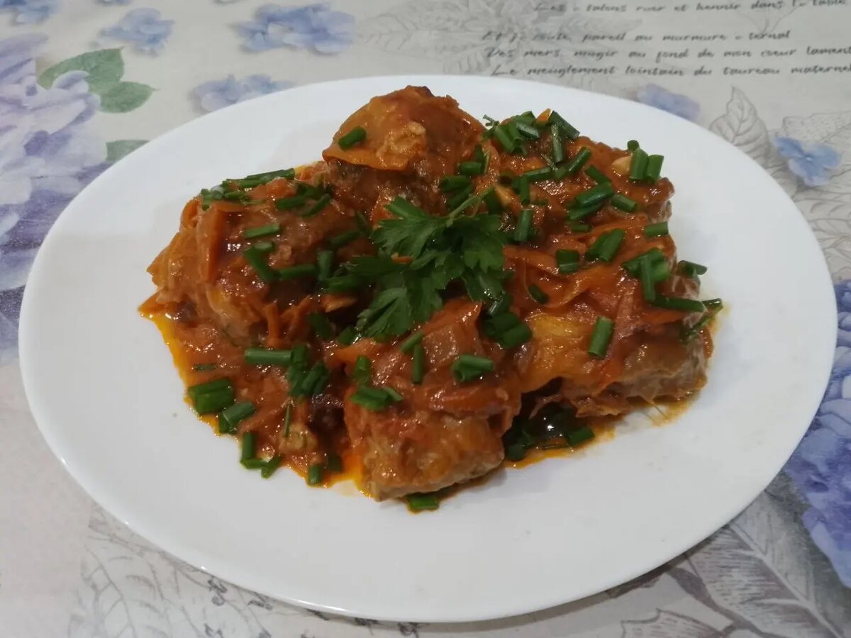 Рыба с овощами, в томатном соусе