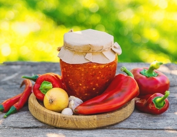 Готовим настоящий кавказский деликатес: без этого состава аджика — не аджика, а одно название