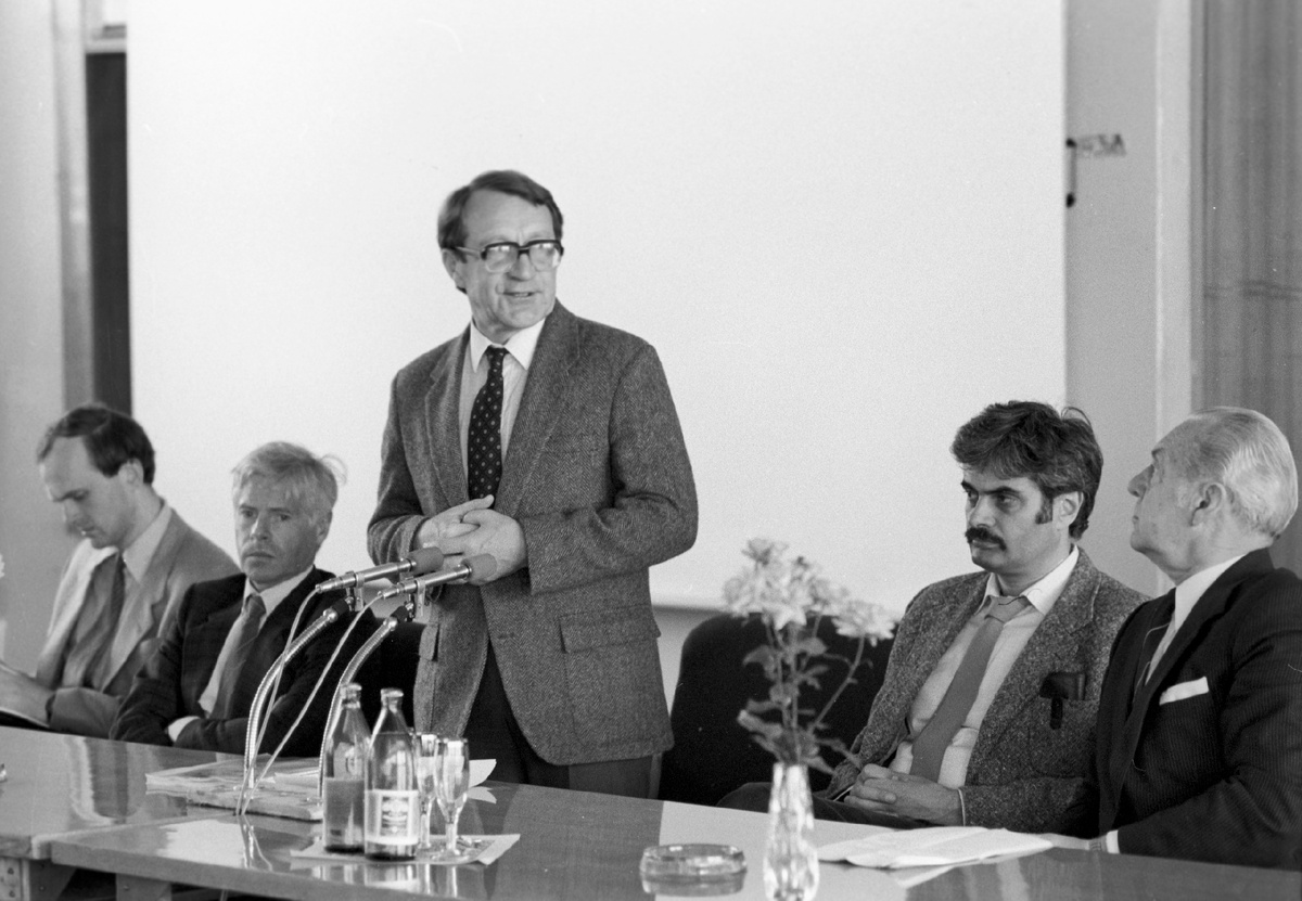 Директор Института космических исследований Академии наук СССР (ныне - Российской академии наук) академик Роальд Сагдеев на пресс-конференции, посвященной визиту в институт глав дипломатических представительств, аккредитованных в Москве. © РИА-Новости