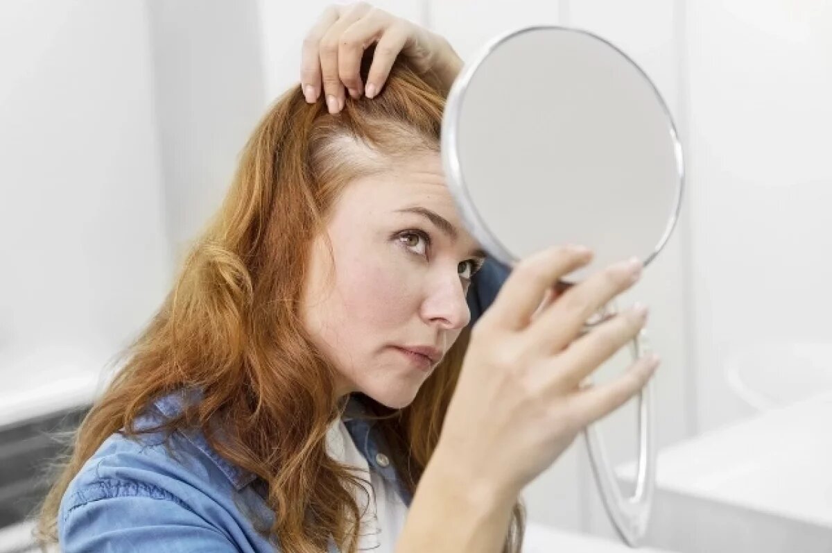    Если вы заметили непонятную отёчность на коже, голова постоянно чешется, в волосяных фолликулах появились маленькие гнойнички, то запись к специалисту лучше не откладывать.