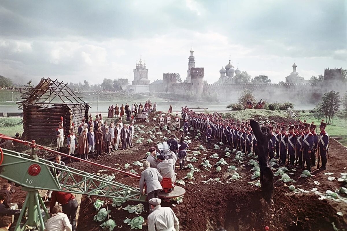    На съемках кинофильма по роману Льва Толстого «Война и мир». Режиссер Сергей Бондарчук.
