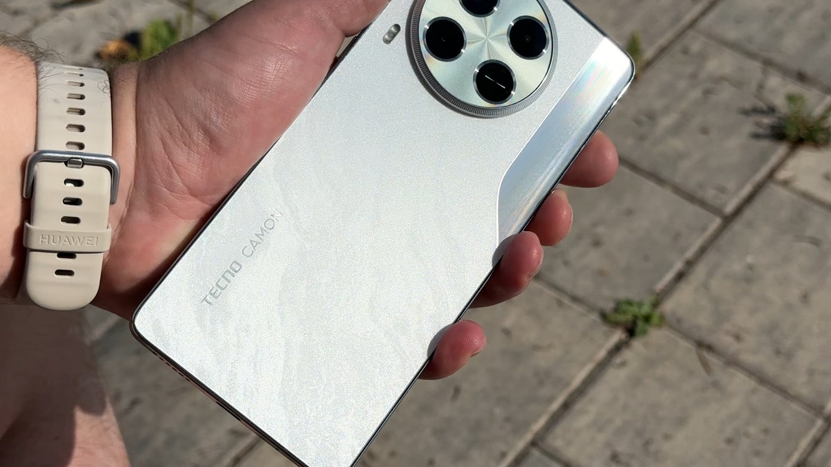 Tecno Camon 30 5G в солнечную погоду