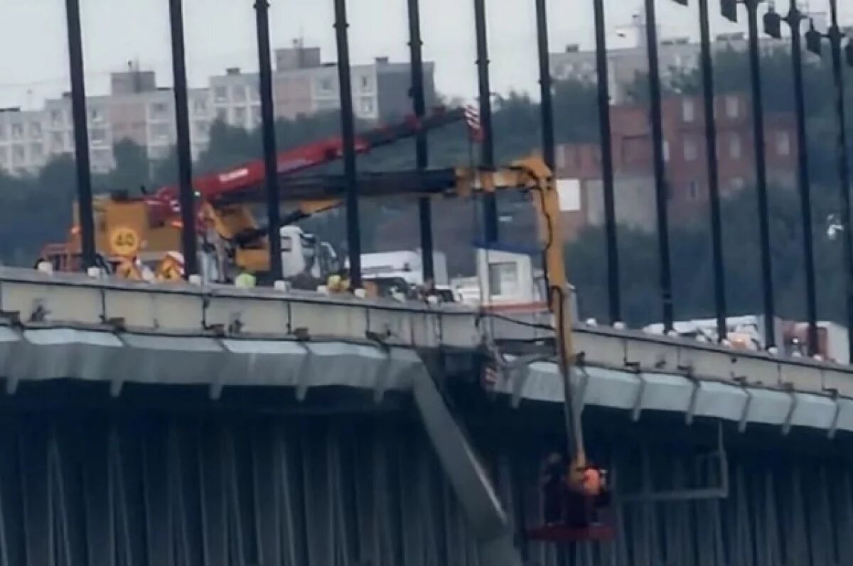    Перед Амурским мостом в Хабаровск стояла 10-километровая пробка