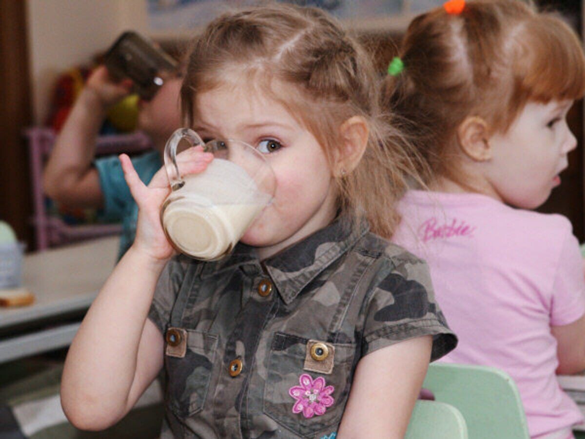    Дети едят в детском саду© РИА Новости / Игорь Зарембо