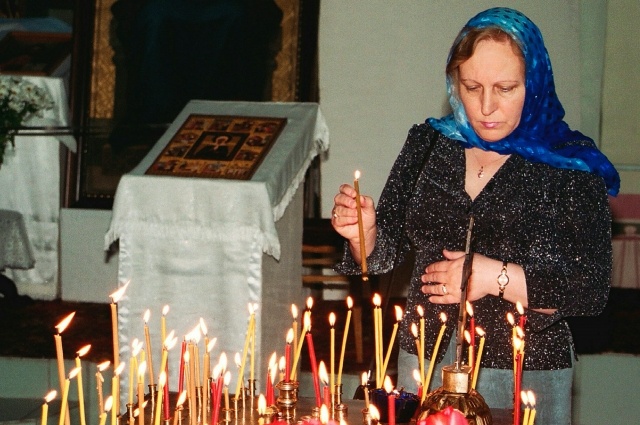    Если человек хочет помочь храму, но у него нет на это денег, он может внести свой вклад в уборку или ремонт. Фото: www.globallookpress.com/ Виктор Лисицын