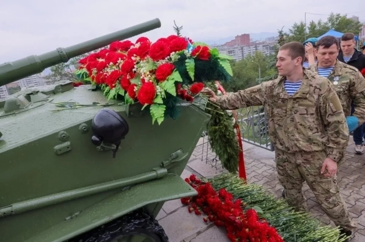    В парке 400—летия Красноярска накануне, 2 августа, отметили День ВДВ