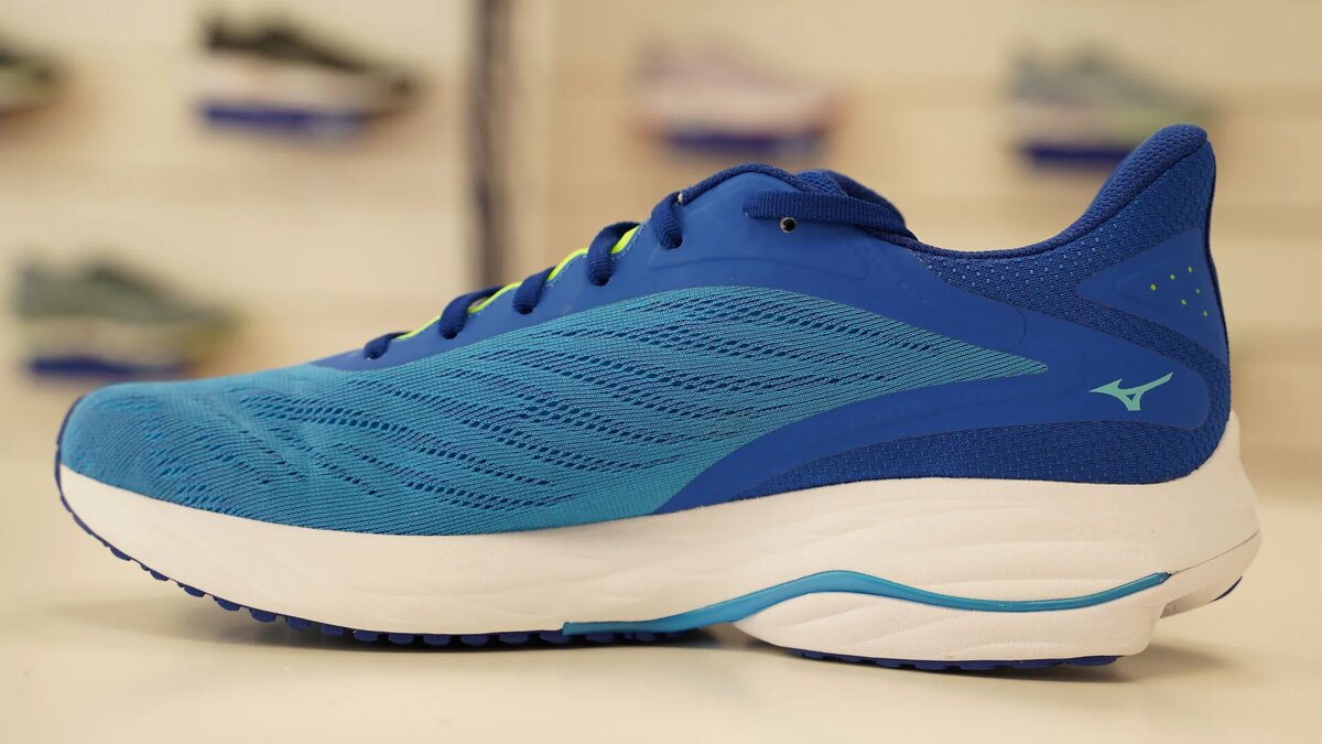 Mizuno Wave Ultima 16